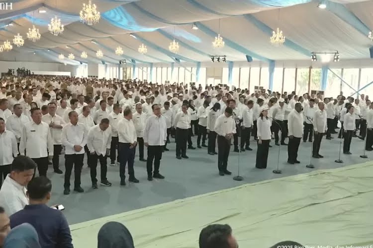 "Pelantikan 15 kepala daerah di Lampung pada "Para pejabat daerah Lampung mengikuti gladi bersih sebelum pelantikan resmi pada 20 Februari 2025."